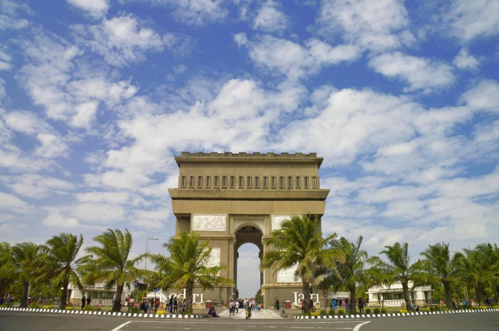 Reddoorz Syariah Near Lapangan Pancasila Simpang Lima Hostel Semarang Luaran gambar